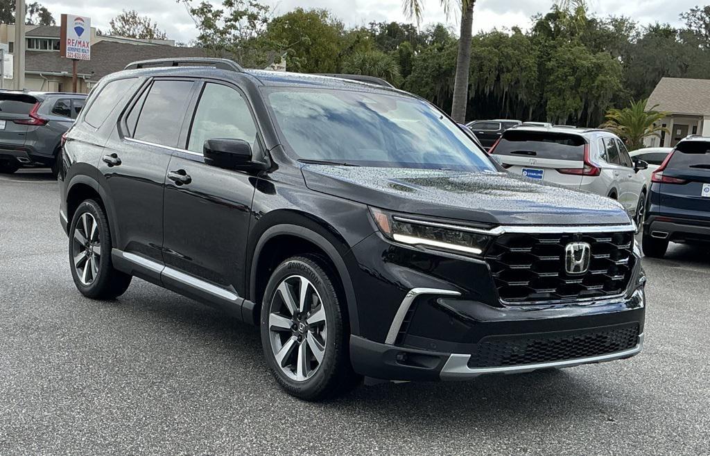 new 2025 Honda Pilot car, priced at $52,575