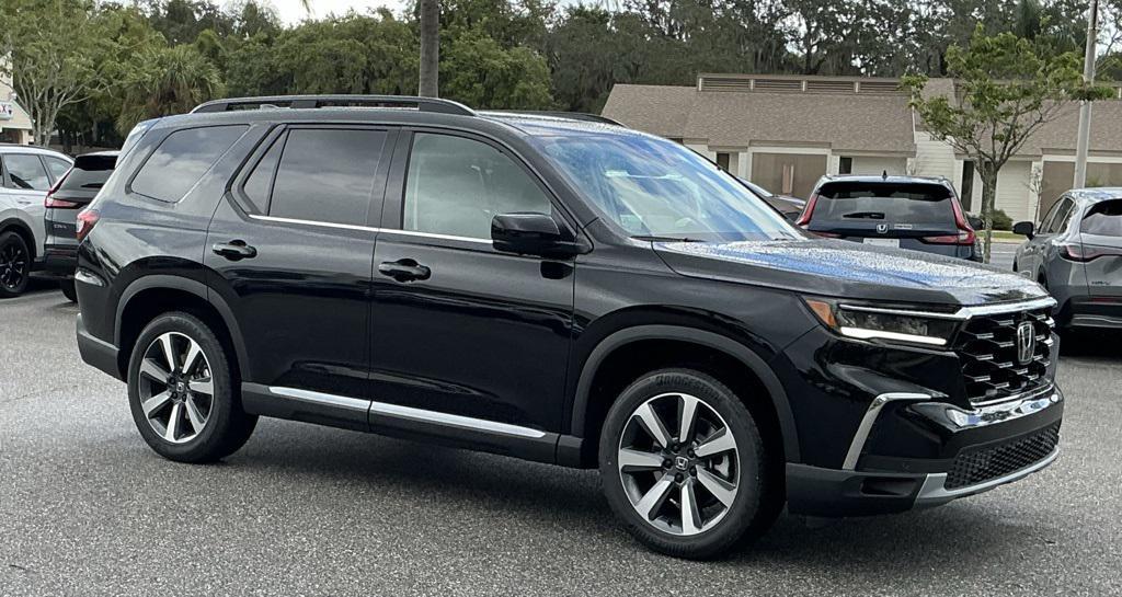 new 2025 Honda Pilot car, priced at $52,575