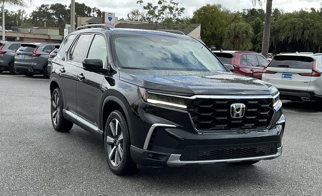 new 2025 Honda Pilot car, priced at $52,575