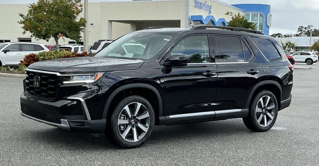 new 2025 Honda Pilot car, priced at $52,575