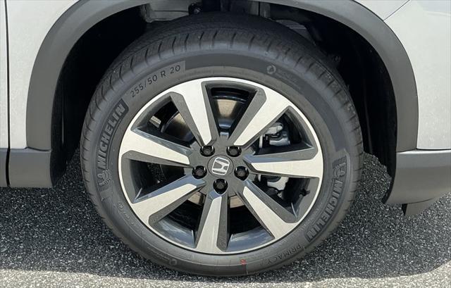 new 2025 Honda Pilot car, priced at $48,950