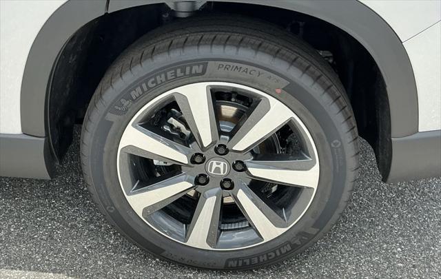 new 2025 Honda Pilot car, priced at $48,950