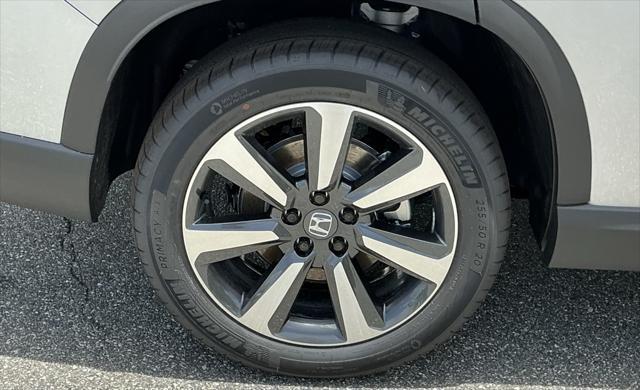 new 2025 Honda Pilot car, priced at $48,950