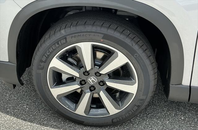 new 2025 Honda Pilot car, priced at $48,950