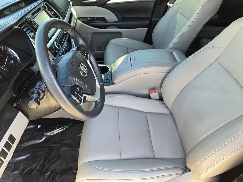 used 2019 Toyota Highlander Hybrid car, priced at $24,998