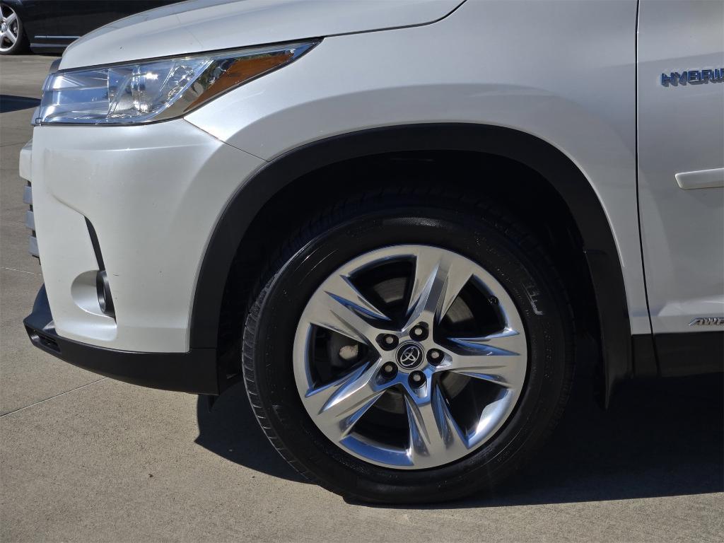 used 2019 Toyota Highlander Hybrid car, priced at $24,998