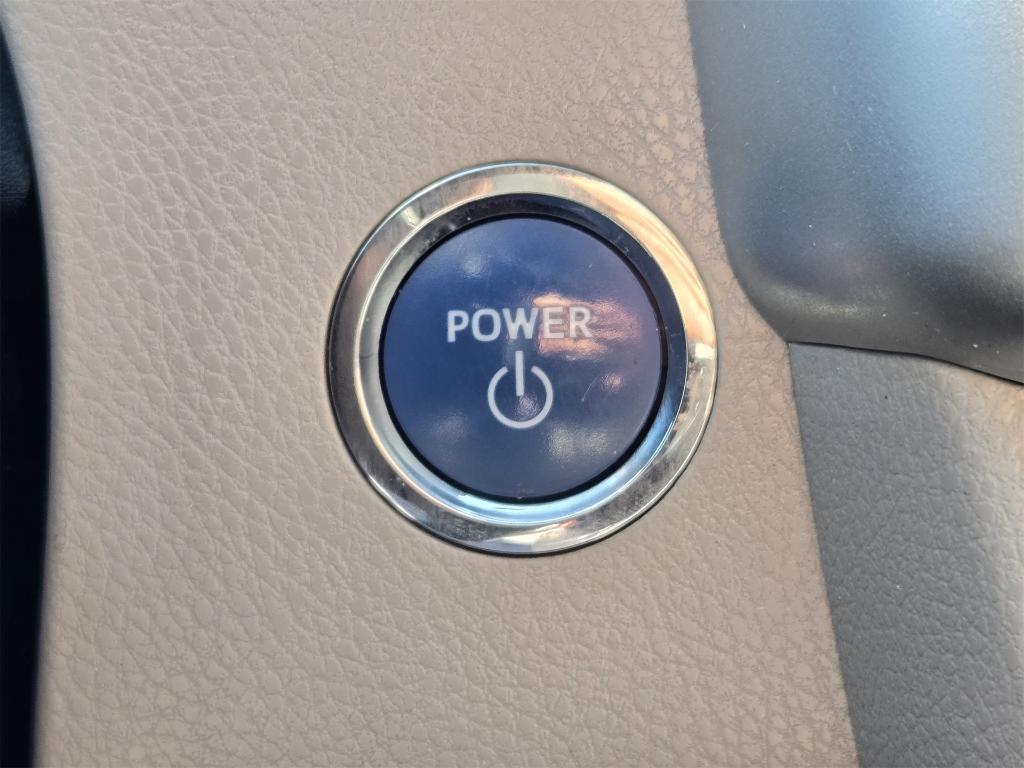 used 2019 Toyota Highlander Hybrid car, priced at $24,998