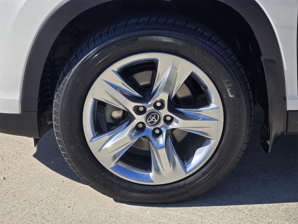 used 2019 Toyota Highlander Hybrid car, priced at $24,998