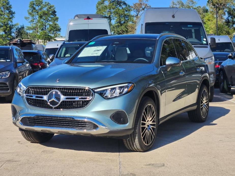 new 2025 Mercedes-Benz GLC 300 car