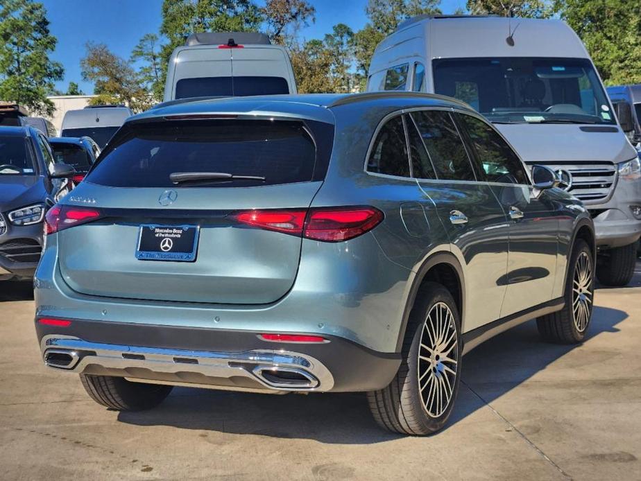 new 2025 Mercedes-Benz GLC 300 car