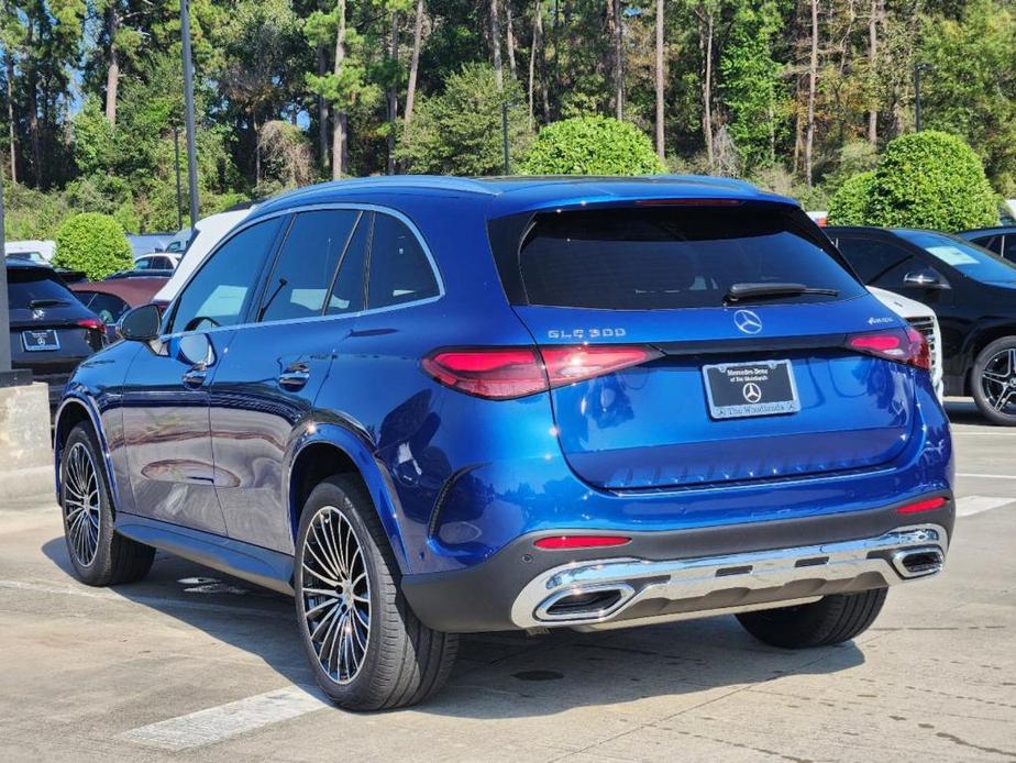 new 2025 Mercedes-Benz GLC 300 car