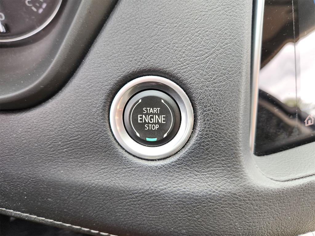 used 2022 Cadillac XT4 car, priced at $28,298