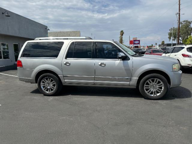 used 2007 Lincoln Navigator car, priced at $9,995