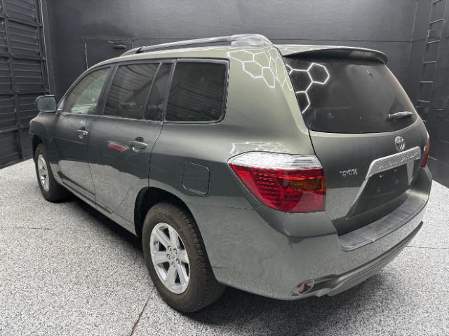 used 2009 Toyota Highlander car, priced at $11,995