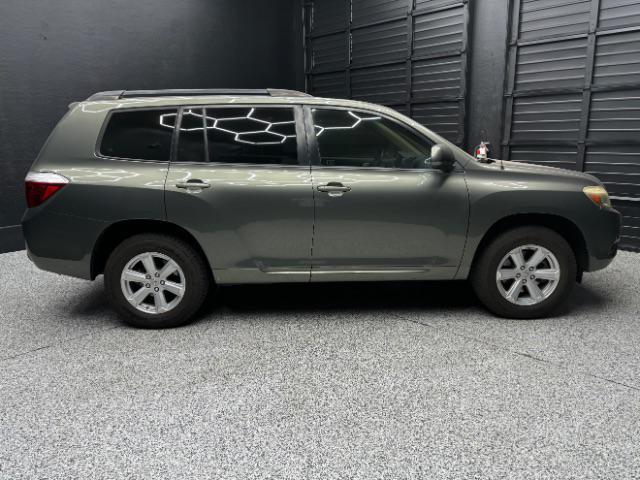 used 2009 Toyota Highlander car, priced at $11,995