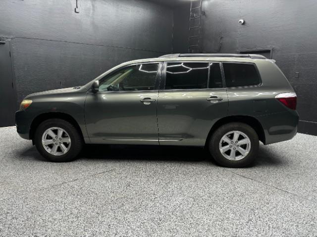 used 2009 Toyota Highlander car, priced at $11,995