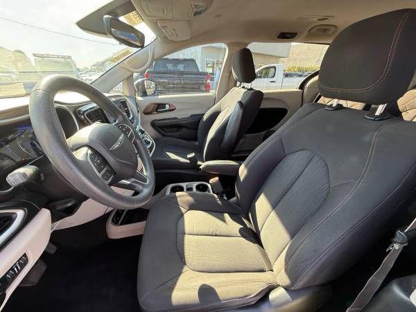 used 2017 Chrysler Pacifica car, priced at $11,995
