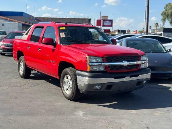 used 2005 Chevrolet Avalanche car, priced at $12,995
