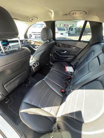 used 2020 Mercedes-Benz GLC 300 car, priced at $19,995