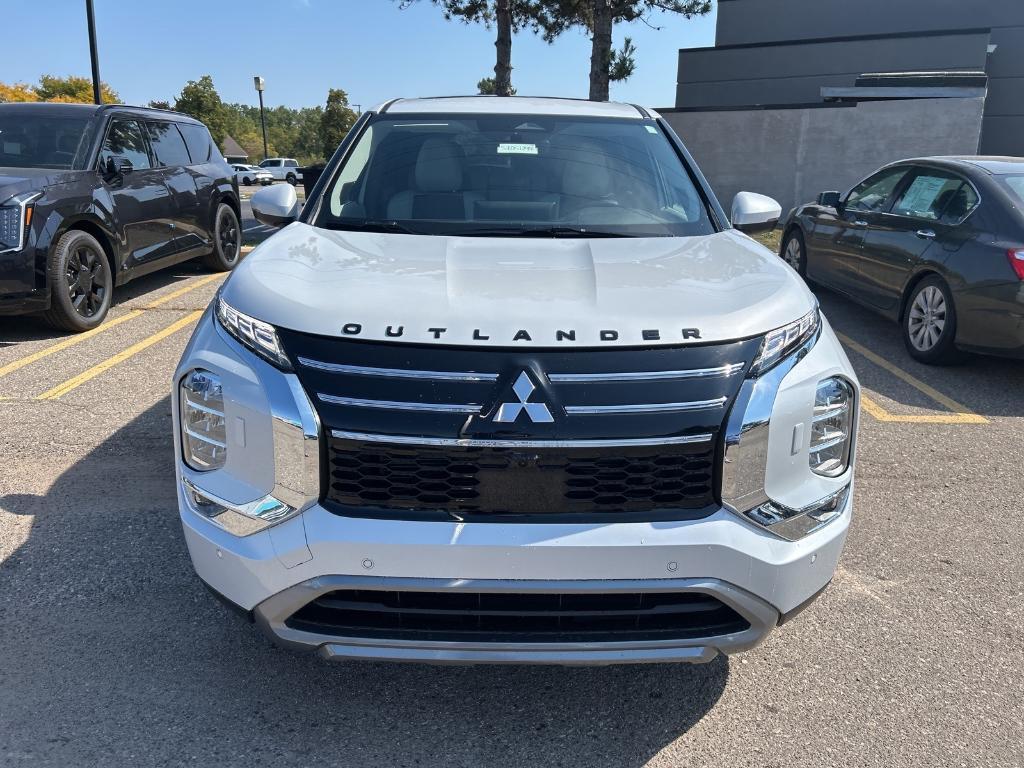 new 2025 Mitsubishi Outlander car, priced at $40,715