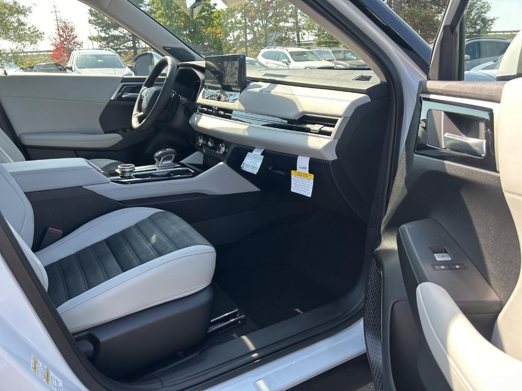 new 2025 Mitsubishi Outlander car, priced at $40,715