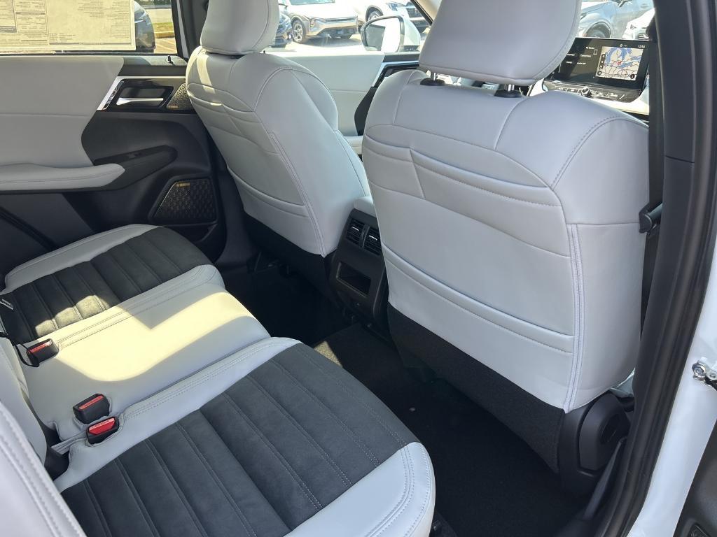 new 2025 Mitsubishi Outlander car, priced at $40,715