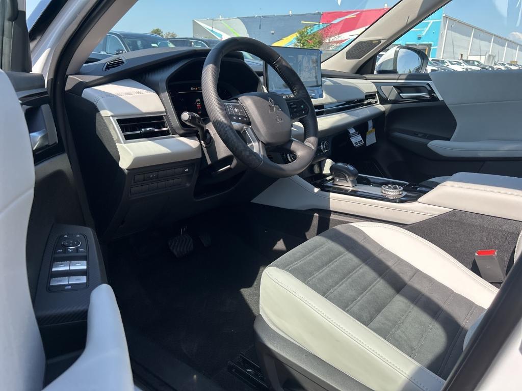 new 2025 Mitsubishi Outlander car, priced at $40,715