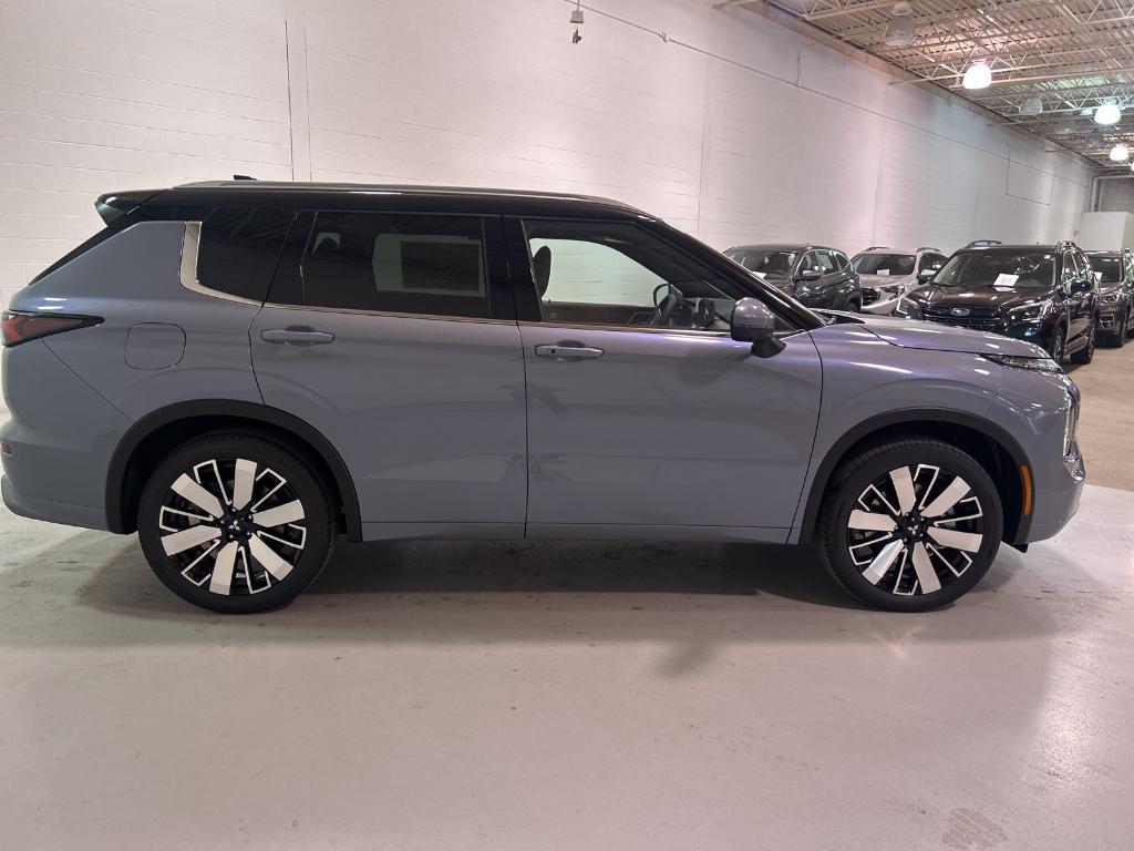 new 2025 Mitsubishi Outlander car, priced at $45,610