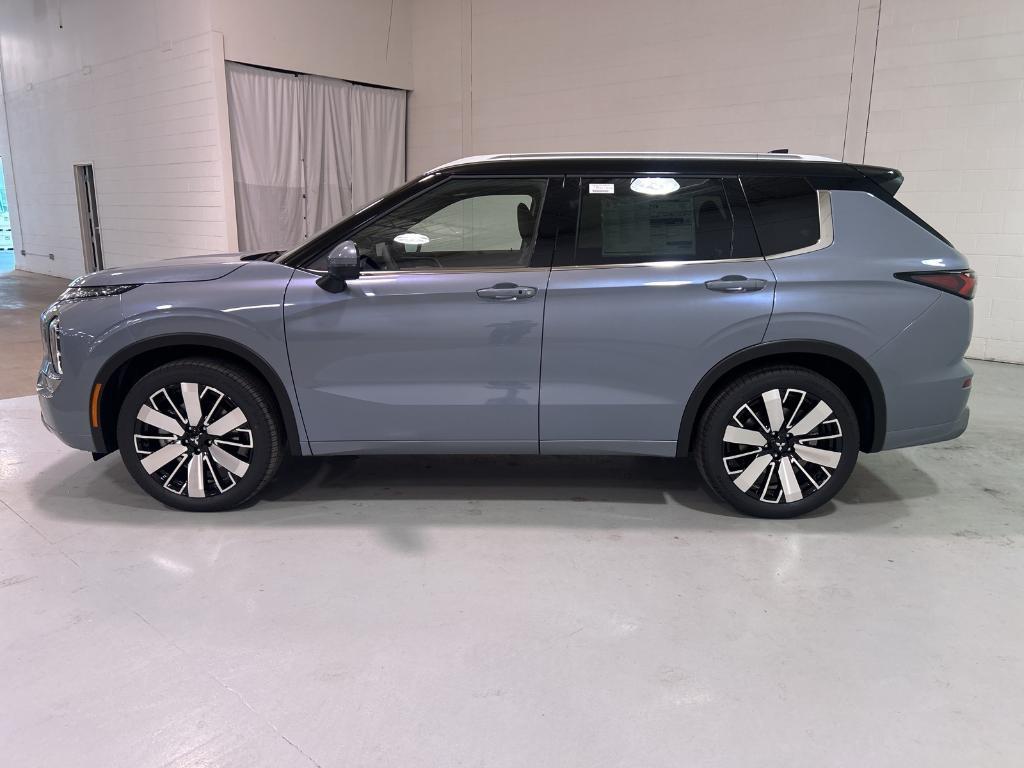 new 2025 Mitsubishi Outlander car, priced at $45,610
