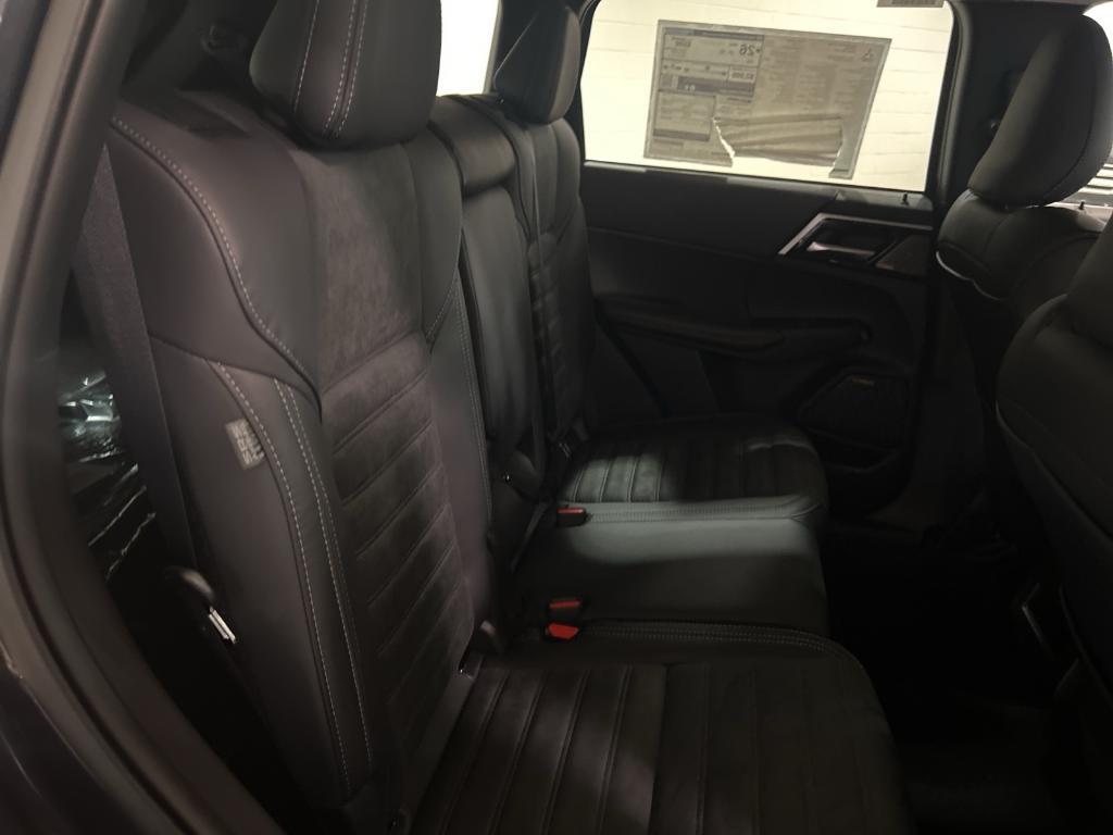 new 2025 Mitsubishi Outlander car, priced at $40,500