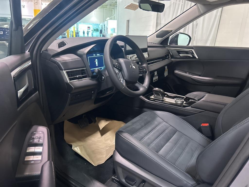 new 2025 Mitsubishi Outlander car, priced at $40,500
