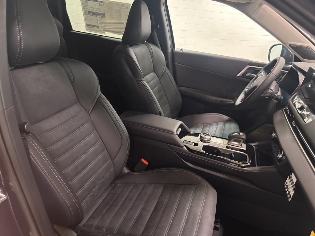 new 2025 Mitsubishi Outlander car, priced at $40,500