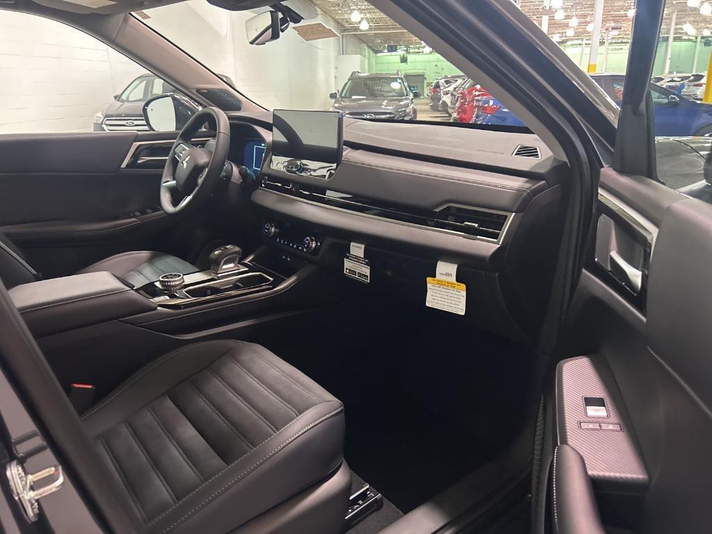 new 2025 Mitsubishi Outlander car, priced at $40,500