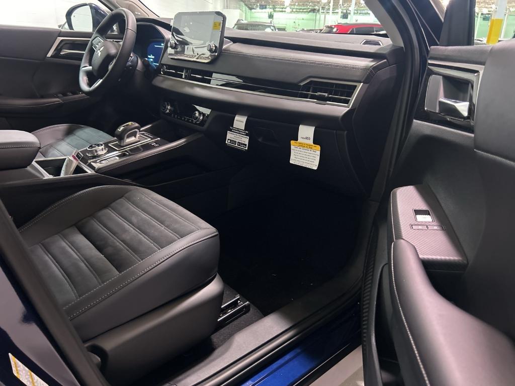 new 2025 Mitsubishi Outlander PHEV car, priced at $47,590