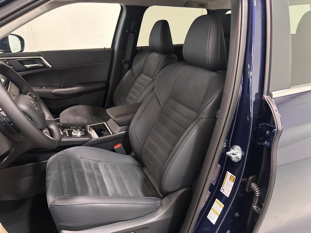 new 2025 Mitsubishi Outlander PHEV car, priced at $47,590