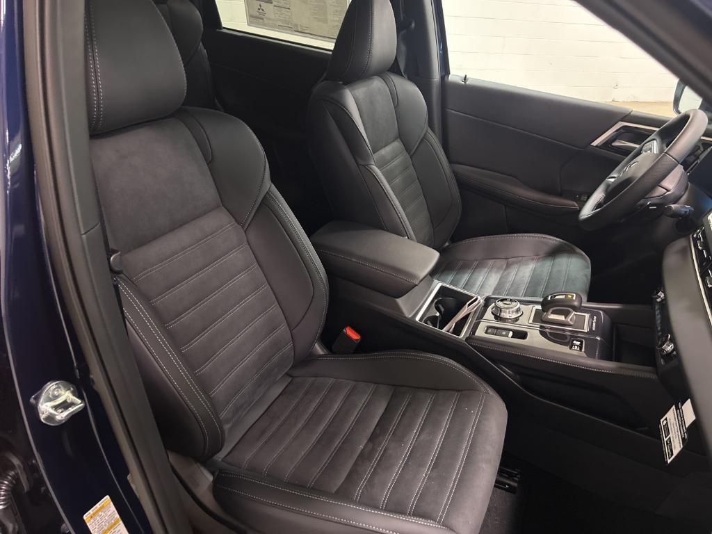 new 2025 Mitsubishi Outlander PHEV car, priced at $47,590