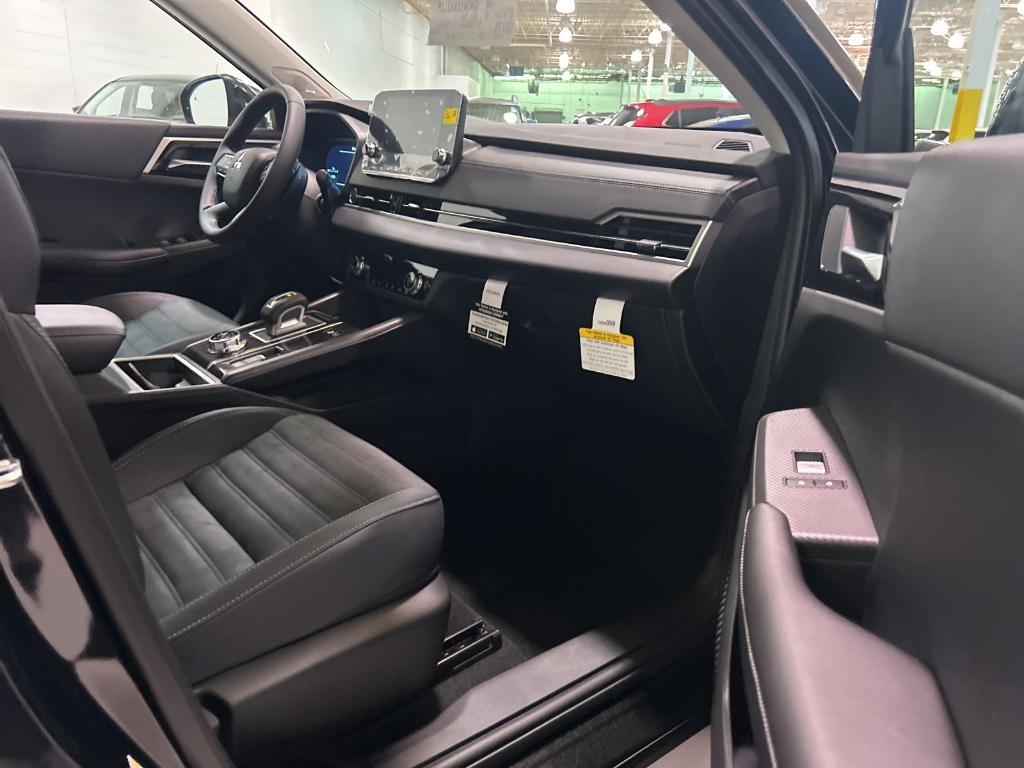 new 2025 Mitsubishi Outlander PHEV car, priced at $47,300