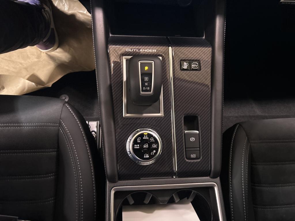 new 2025 Mitsubishi Outlander PHEV car, priced at $47,300