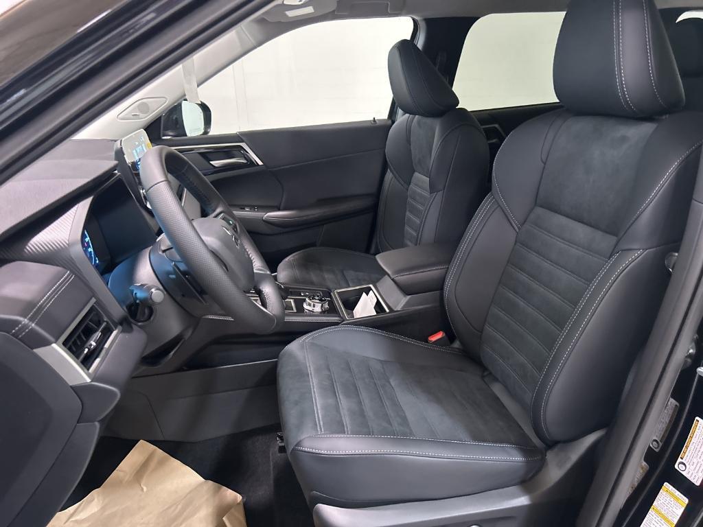 new 2025 Mitsubishi Outlander PHEV car, priced at $47,300