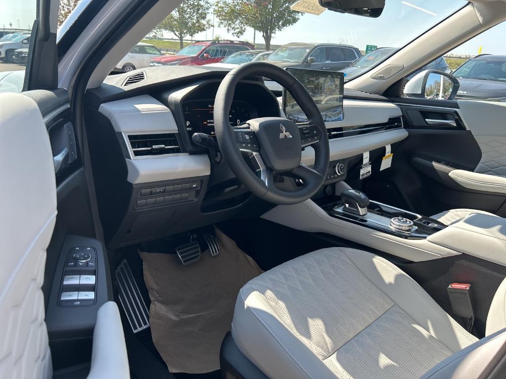 new 2025 Mitsubishi Outlander car, priced at $42,360