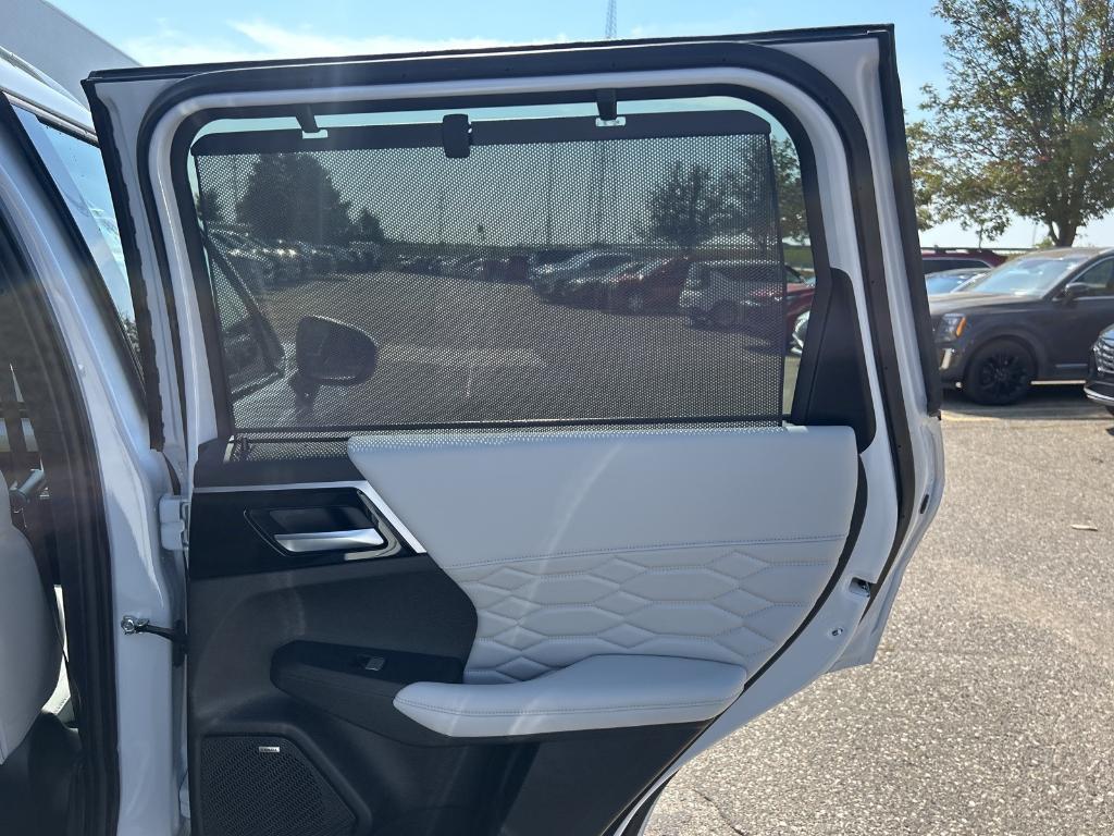 new 2025 Mitsubishi Outlander car, priced at $42,360