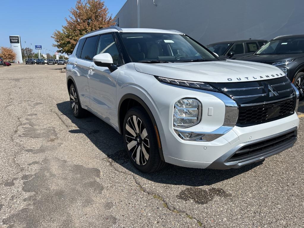 new 2025 Mitsubishi Outlander car, priced at $42,360