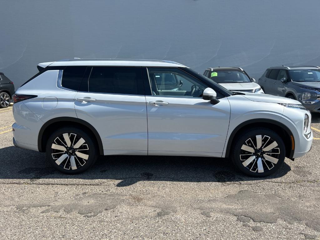 new 2025 Mitsubishi Outlander car, priced at $42,360