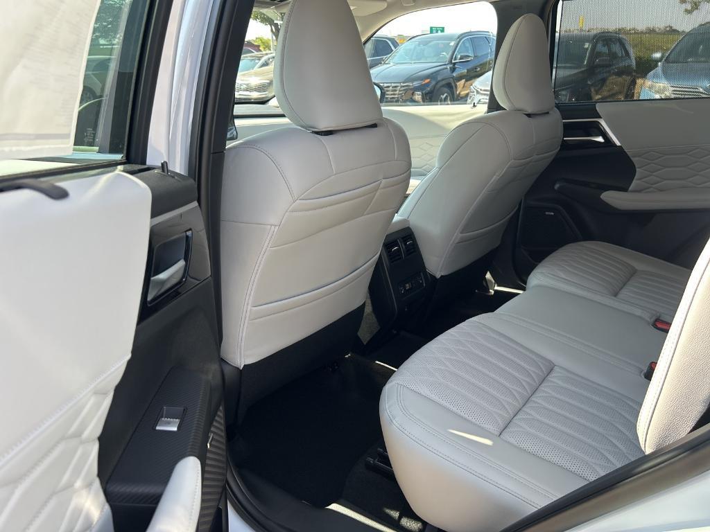 new 2025 Mitsubishi Outlander car, priced at $42,360