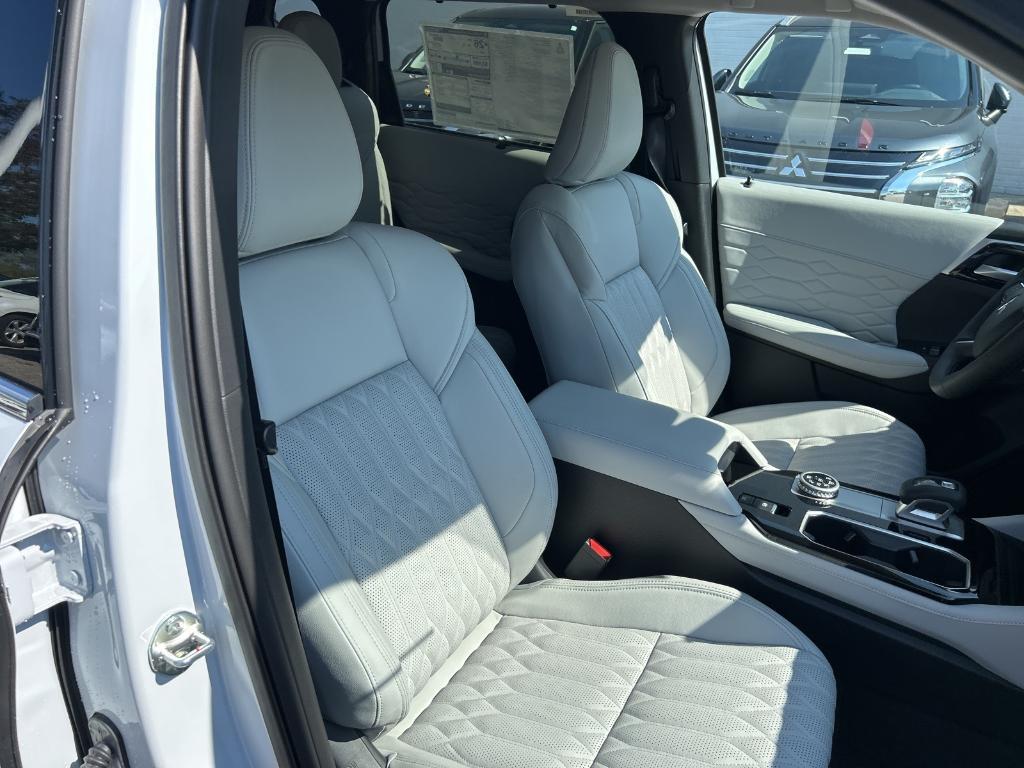 new 2025 Mitsubishi Outlander car, priced at $42,360