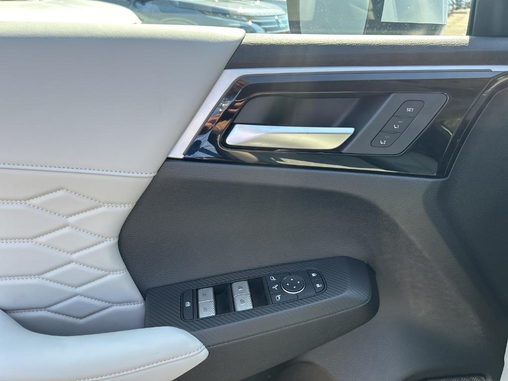 new 2025 Mitsubishi Outlander car, priced at $42,360