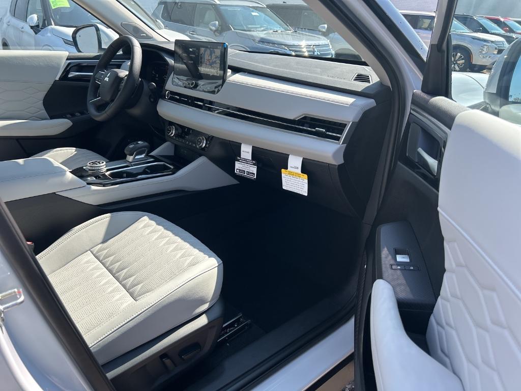 new 2025 Mitsubishi Outlander car, priced at $42,360