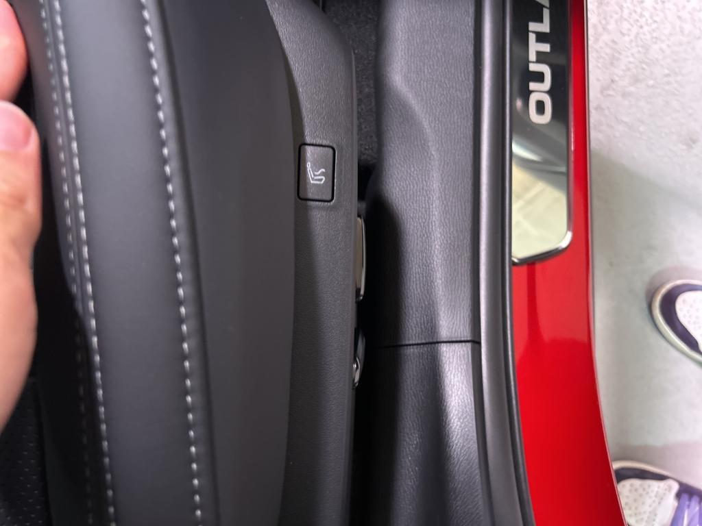 new 2025 Mitsubishi Outlander PHEV car, priced at $51,825