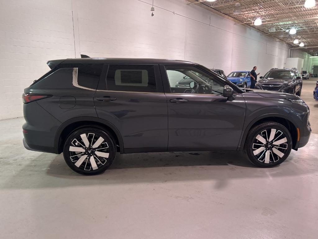 new 2025 Mitsubishi Outlander car, priced at $37,305