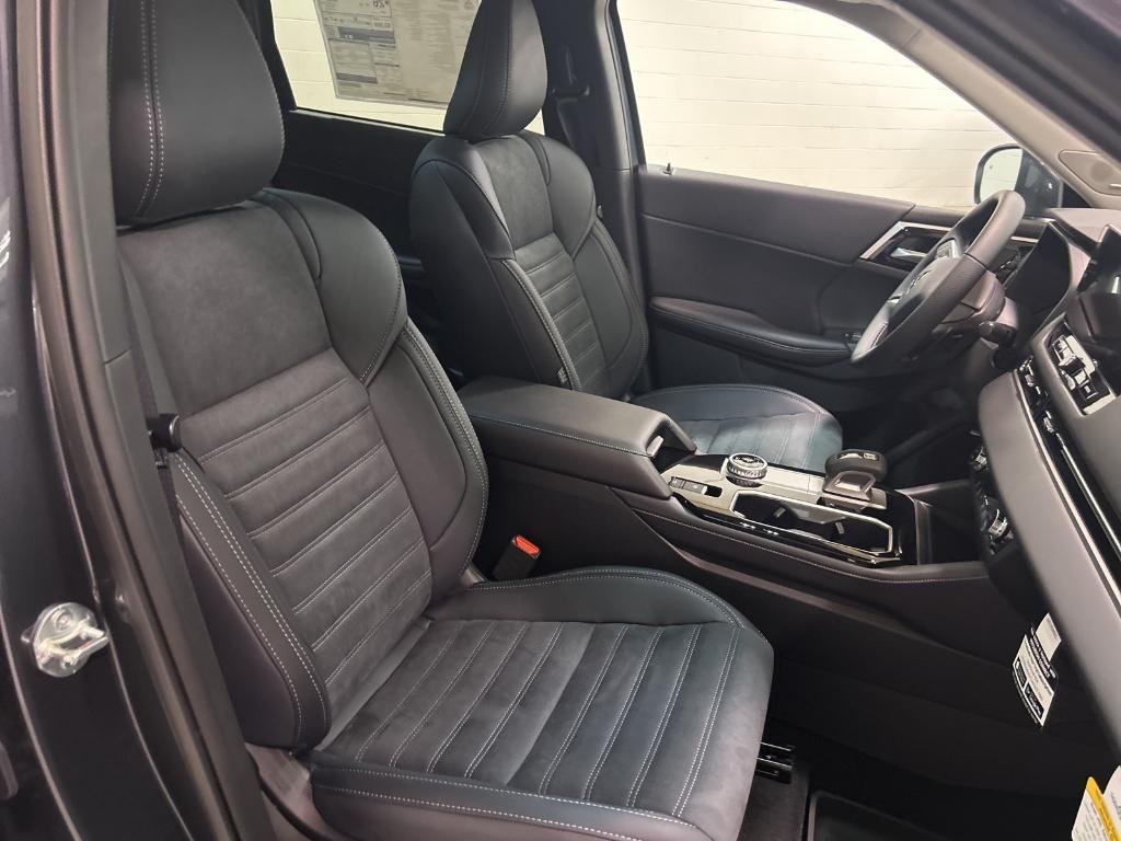 new 2025 Mitsubishi Outlander car, priced at $37,305
